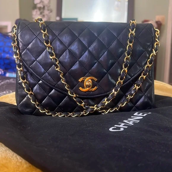 Chanel Black Quilted Leather Chain Bag - Picture 3 of 11